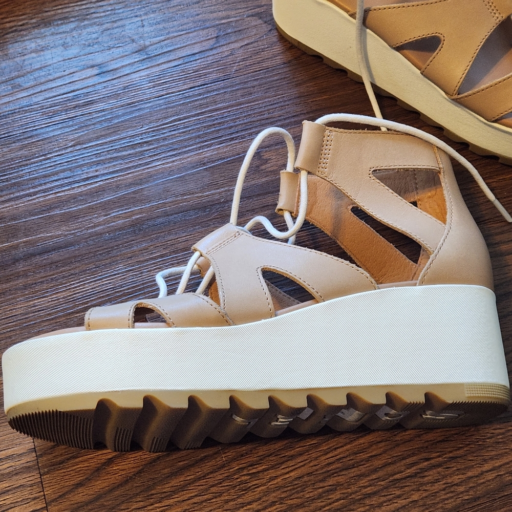 Sorel Cameron Flatform Sneaker